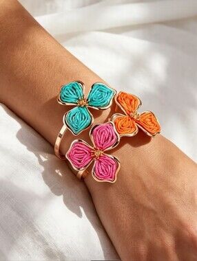 🐎NEW! Floral Raffia Cuff Bracelet